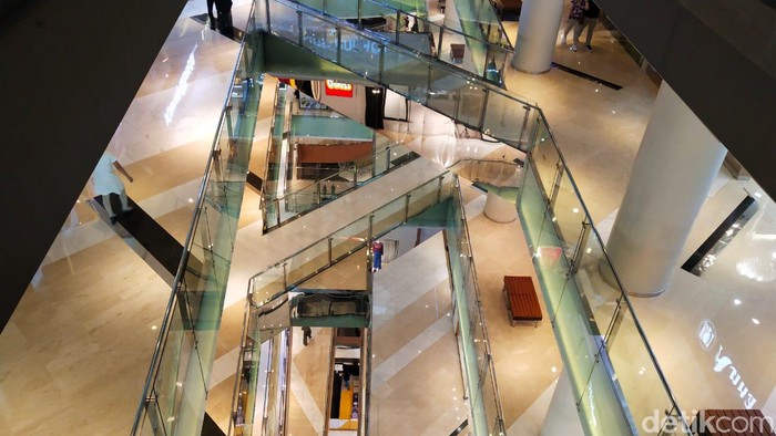 Mal Grand Indonesia Sepi di Tengah Virus Corona