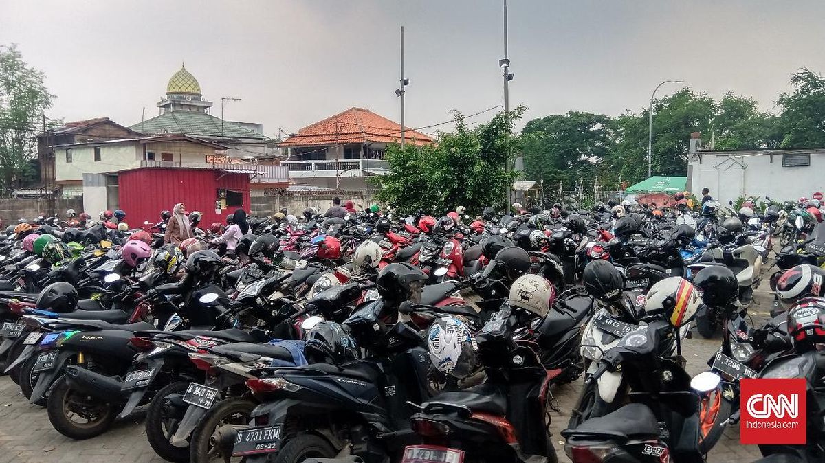 Motor Ketahuan Nunggak Ditempeli Surat Bayar Pajak dari Bapenda
