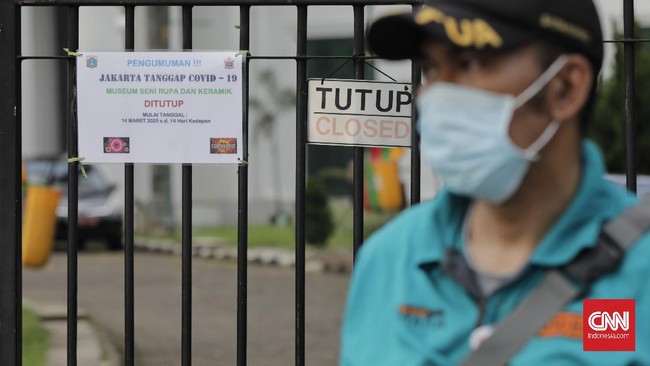 Lockdown bakal menghambat penyebaran virus corona namun berpotensi menurunkan ekonomi. Pemerintah diminta mengutamakan keselamatan warganya.