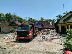 Istri yang robohkan Rumah Gegara Suami Selingkuh Telah Bangun yang Baru