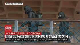 VIDEO: Penyemprotan Disinfektan di Masjid Raya Bandung