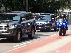 Video Menteri-menteri Jokowi Merapat ke RSPAD untuk Tes Corona