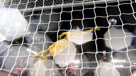 SMASHOT: Liverpool Gugur hingga Corona Kosongkan Tribune