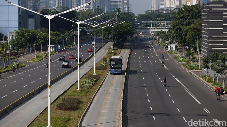 Jakarta berstatus PSBB mulai hari ini. Ada sejumlah pembatasan yang akan diberlakukan, mulai dari peliburan sekolah hingga moda transportasi.