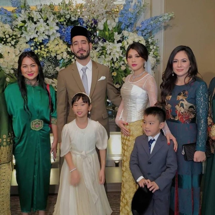 <p>Artis Wulan Guritno juga tampak hadir dalam acara akad nikah Adinda Bakrie. (Foto: Instagram)</p>