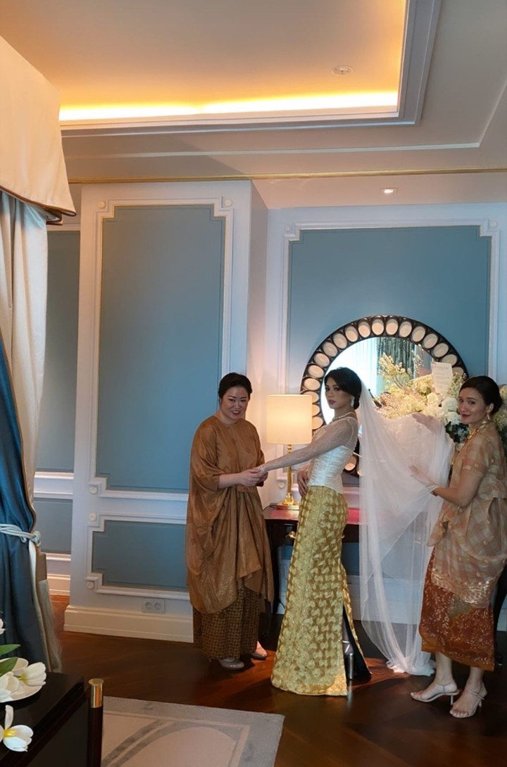 7 Foto Pernikahan Sosialita Cantik Adinda Bakrie dengan Pria Asing - Foto 3