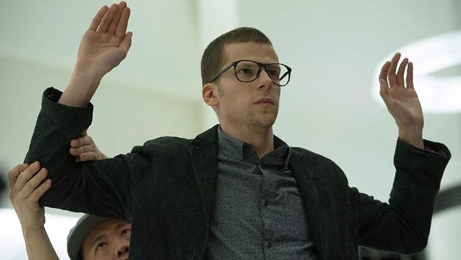 Bioskop Trans TV pekan ini akan menayangkan beberapa film aksi terkenal seperti xXx, Bick Mansions, hingga Now You See Me 2 yang tayang di awal pekan ini.
