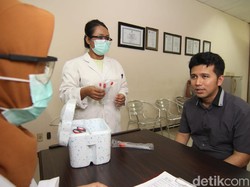 Wagub Emil Tes Corona Usai Bertemu Menteri Belanda, Hasilnya Negatif