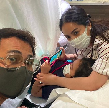 Gaya Santai Rafathar saat Disunat Tuai Pujian