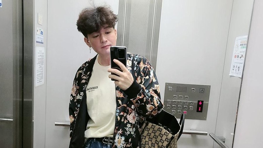 Shindong Super Junior tunjukan otot lengannya setelah sukses diet dan menurunkan berat badan sebanyak 37 kilogram.
