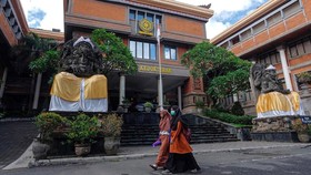 FOTO: Tak Ada Kisah-kasih di Sekolah karena Corona