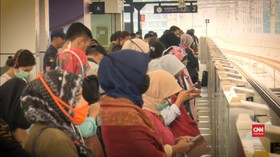 VIDEO: Penumpukan penumpang dan Dilema Social Distance