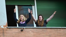 FOTO: 'Flash Mob' Warga Italia di Tengah Lockdown Corona