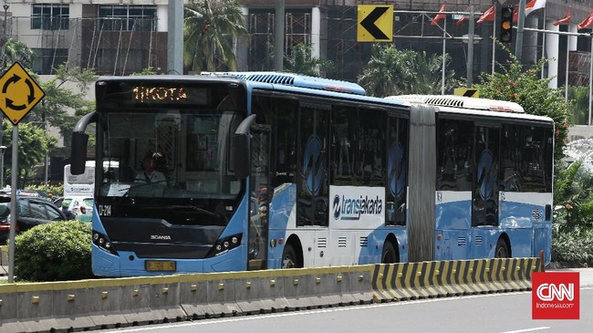Dishub DKI menyebut KRL tetap berperasi normal, sementara pembatasan operasional diterapkan kepada MRT, LRT, dan bus TransJakarta.