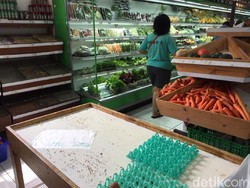 Sekolah hingga Kantor Libur, Warga Jakarta Serbu Toko Swalayan
