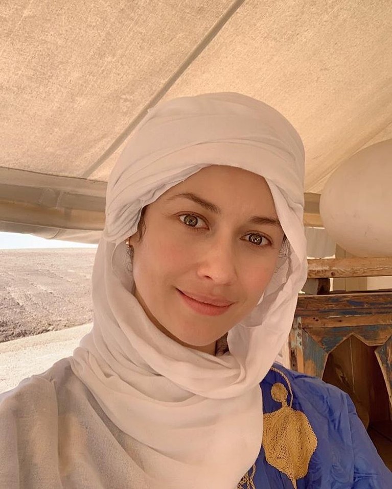 Beberapa potret cantik Olga Kurylenko yang merupakan aktris Hollywood kedua terinfeksi virus corona.