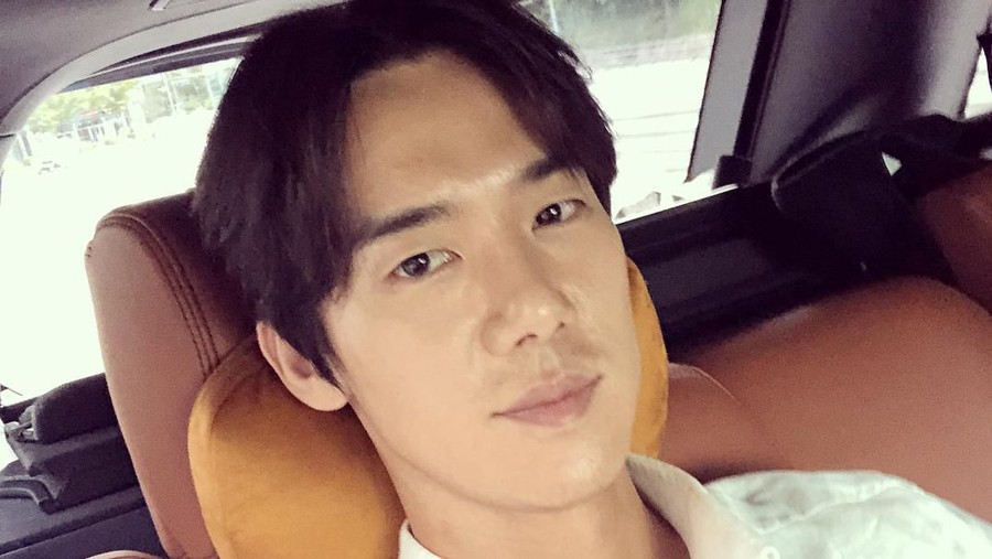 Yoo Yeon Seok Deretan aktor tampan ini memiliki kisah unik ketika akan berciuman.