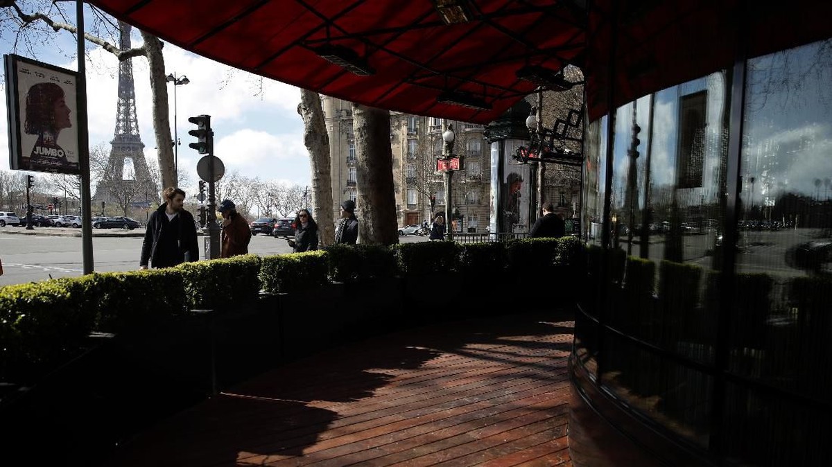 FOTO: Ketika Secangkir Kopi Berhenti Terhidang di Kafe Paris