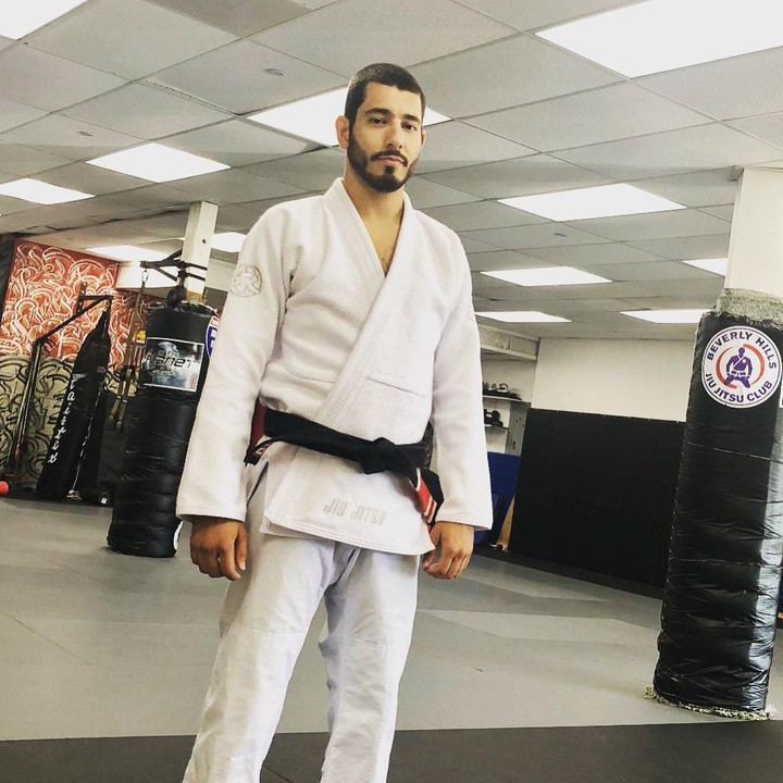 <p>Diketahui, Vinny Di Lucia merupakan seorang atlet bela diri jiu jitsu. Ini terungkap dari unggahan di Instagram miliknya. (Foto: Instagram @v.dilucia)</p>