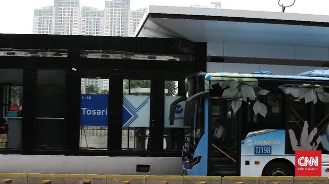 PT TransJakarta menghentikan seluruh layanan operasional hari ini menyusul beberapa kericuhan yang terjadi di beberapa titik di Jakarta.