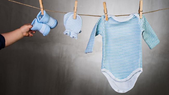 7 Jenis Pakaian yang  Perlu  Disiapkan untuk Bayi  Baru Lahir