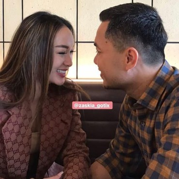 Mantan Istri Sirajuddin Mahmud Siap Buatkan Gaun Pengantin Zaskia Gotik?