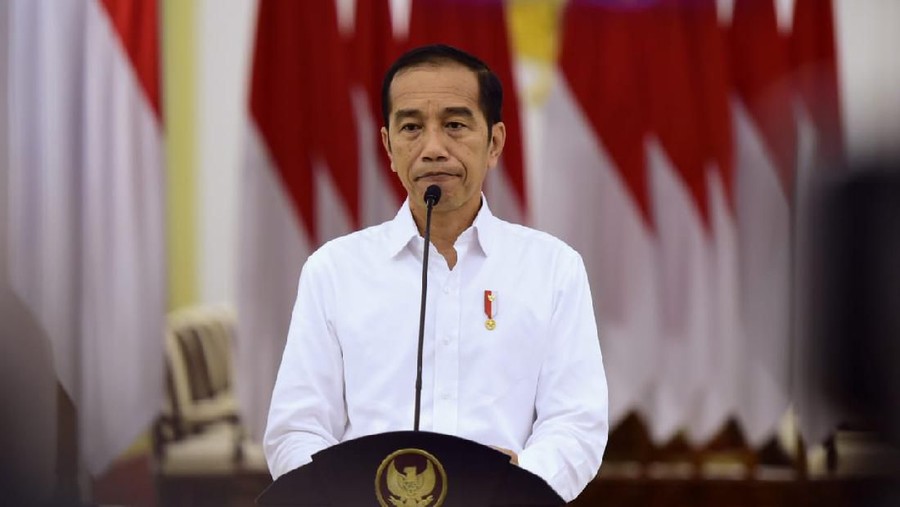 Pelayat Harus Lewati Pengecekan Dinkes, Jokowi Minta Doakan dari Rumah Pelayat yang mendatangi rumah duka ibunda Presiden Jokowi harus melewati pengecekan dari dinas kesehatan. Jokowi imbau warga doakan dari rumah.