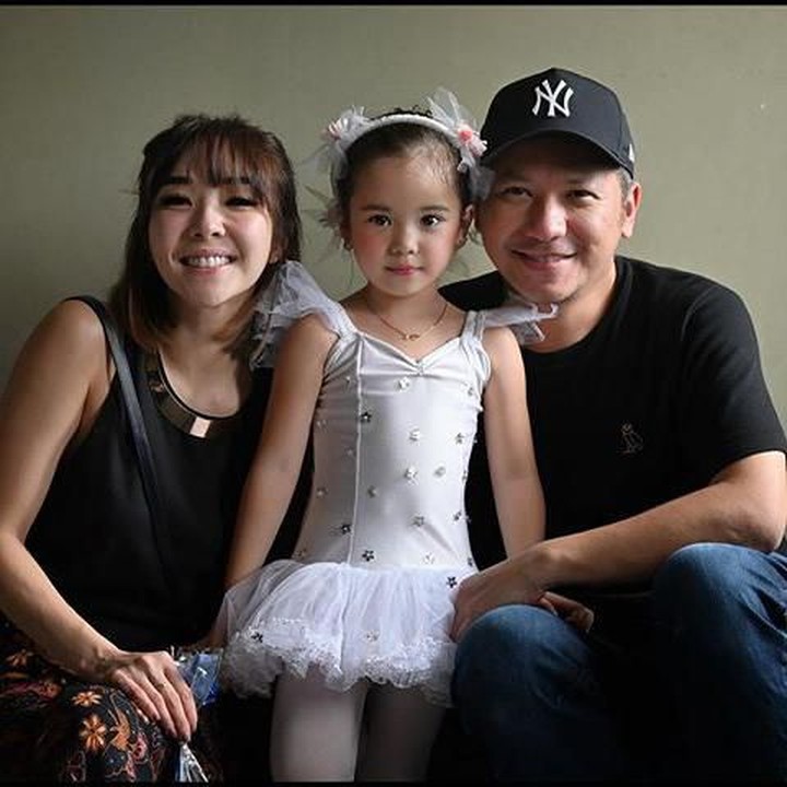 <p>Pada akhir pekan lalu, Gempi tampil dalam pertunjukkan balet. Gisel dan Gading nonton lho untuk memberi dukungan pada putrinya yang menggemaskan itu. (Foto: Instagram @gadiiing)</p>