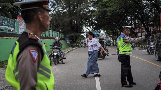 Kepala Sekolah hingga pembina rohani SMAN 2 Depok buka suara soal tudingan diskriminasi siswa Rohani Kristen di sekolah.