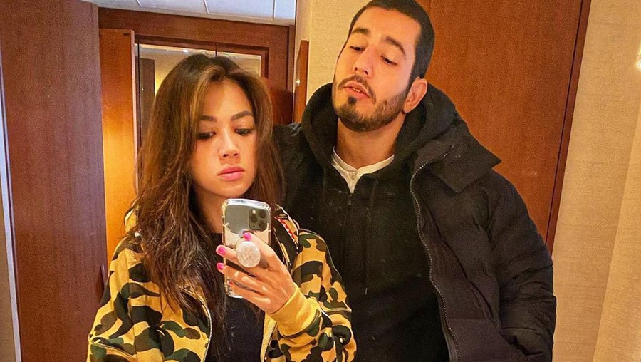 Vinny Di Lucia Sudah Mualaf Saat Menikahi Adinda Bakrie? Banyak yang menduga Vinny Di Lucia menjadi mualaf saat resmi menikahi Adinda Bakrie.