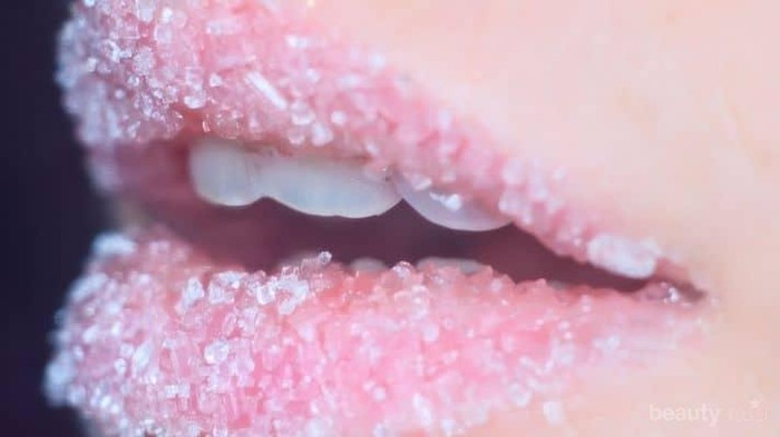 DIY Scrub Untuk Bibir Kering, Bikinnya Ternyata Gampang Banget!
