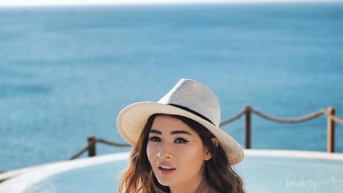 Jangan Sampai Saltum! Contek Fashion Style ke Pantai ala Anaz Siantar