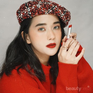 Inspirasi Makeup Look dengan Lipstik Merah ala Sasyachi untuk Siang & Malam Hari