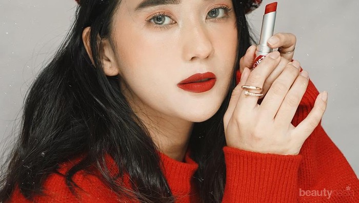 Artis indonesia pakai lipstik merah