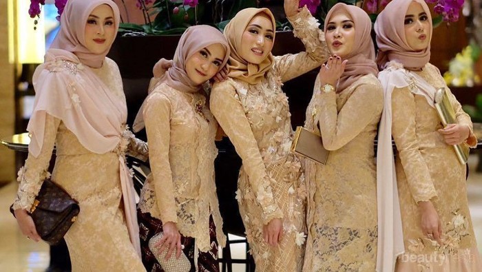 Tak Sempat Jahit, Beli Saja Kebaya Modern dan Kaftan di 3 Online Shop Ini