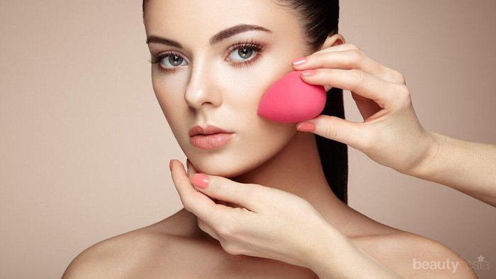 Mau Tampil Mempesona dengan Wajah Bebas Minyak? Ikuti Tips Make Up Natural Ini Yuk!