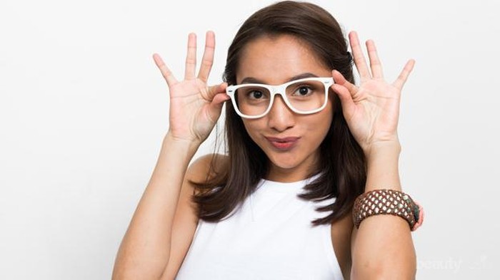 Bagaimana Merawat dan Membersihkan Kacamata yang Tepat?