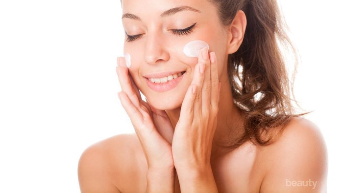 Mana yang Lebih Dulu Dipakai, Sunscreen atau Pelembap? Ini Jawabannya! Mana yang Lebih Dulu Dipakai, Sunscreen atau Pelembap? Ini Jawabannya!