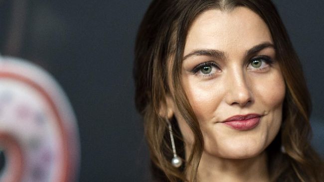 Aktris Rachel Matthews yang dikenal sebagai pengisi suara dalam Frozen 2 dan Happy Death Day mengungkapkan bahwa dirinya positif terinfeksi virus corona.
