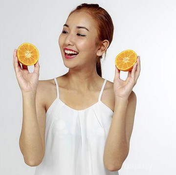 img-title Aktifkan Manfaat Optimalnya, Begini Cara Terbaik Pakai Serum Vitamin C