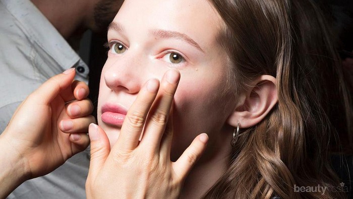 Supaya Terlihat Natural, Ini Cara Pakai Blush On Cream yang Benar