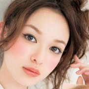 5 Kesalahan Memakai Blush On yang Merusak Penampilan Kamu