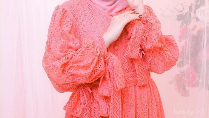 Inspirasi Gaya Hijab Elegan dari Selebgram Sinta Sri Antan