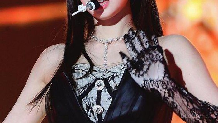 Intip Gaya ala Jennie Blackpink dengan Jepitan Rambut Jadul 90-an