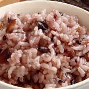 Ganti Makan Siangmu dengan Beras Merah, Ini Manfaatnya!