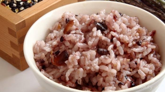 Ganti Makan Siangmu dengan Beras Merah, Ini Manfaatnya! Ganti Makan Siangmu dengan Beras Merah, Ini Manfaatnya!