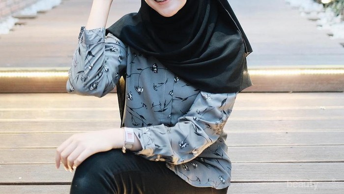 Contek yuk, Ini Tutorial Make Up Natural untuk ke Kampus ala Saritiw