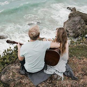 Selain Romantis, Ini 5 Keuntungan Punya Pacar Musisi Bikin Pipi Merona Setiap Hari