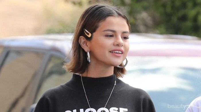 5 Selebriti Hollywood Ini Buktikan Jepit Rambut SD Era 90an Kembali Berjaya