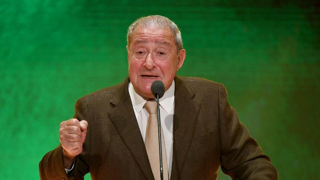 Promotor Tyson Fury, Bob Arum, tidak melakukan persiapan khusus untuk menghadapi penyebaran corona karena percaya manfaat ganja.